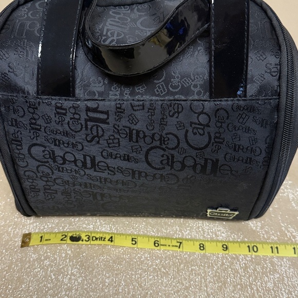 Caboodle’s travel bag. - Picture 7 of 8